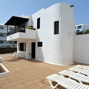 big-solarium-villa-in-puerto-del-carmen-beach.in-canary-islands.com/